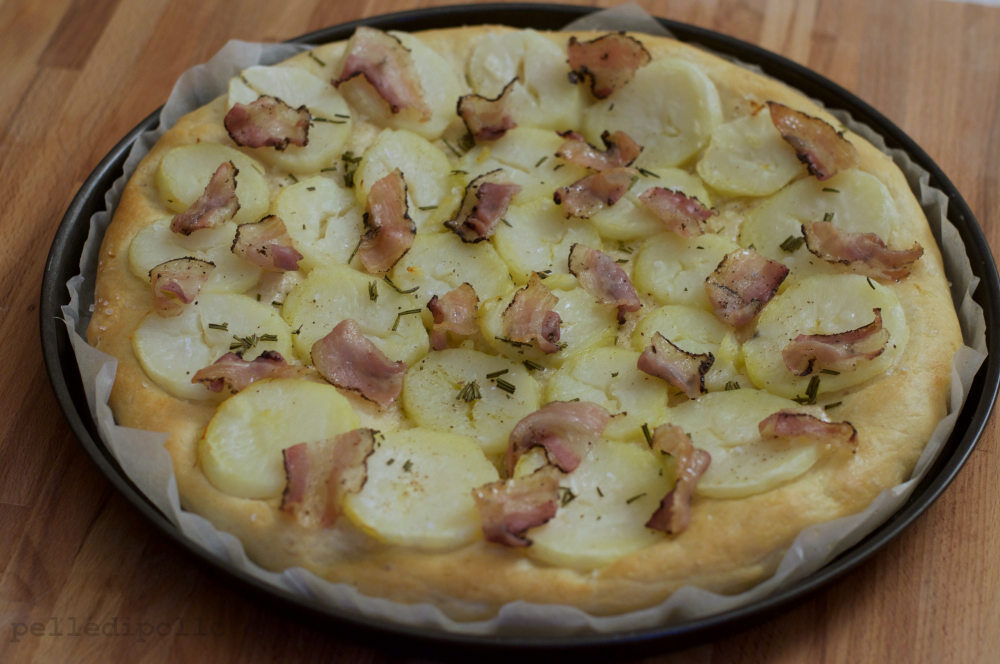 Focaccia con patate e pancetta