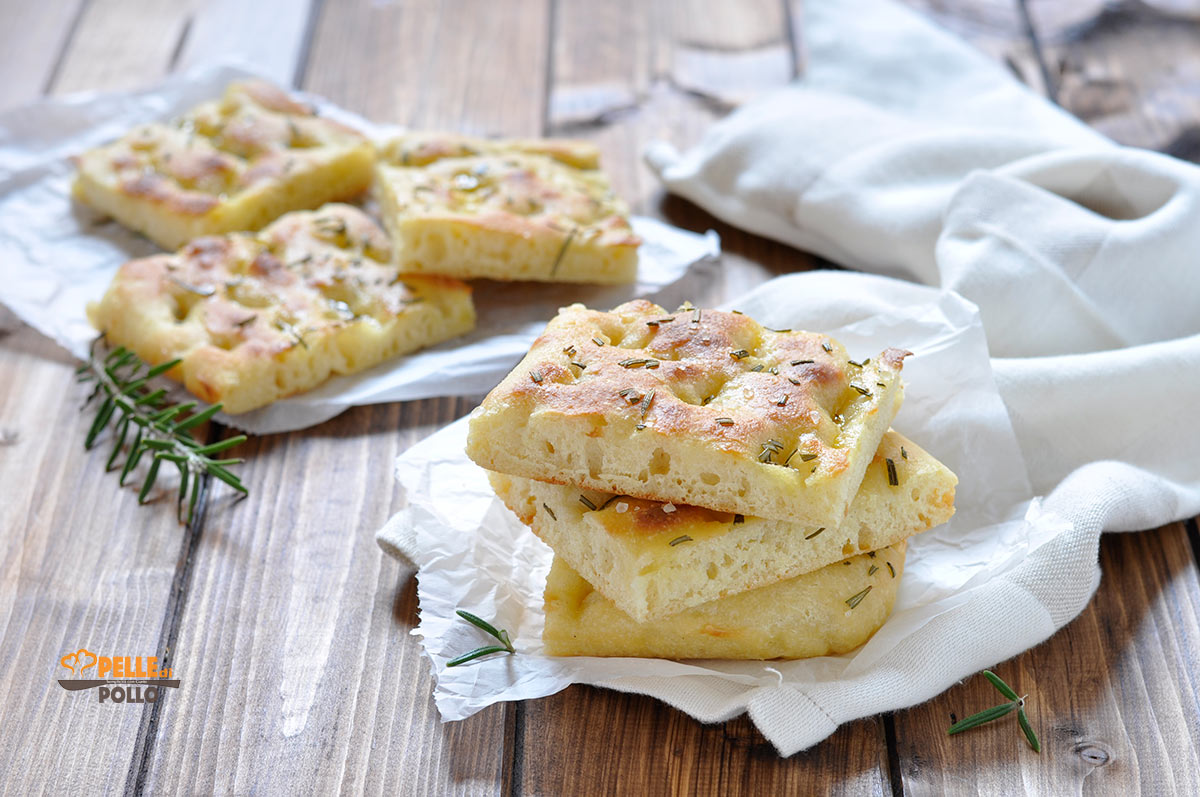 Focaccia con semola di grano duro e rosmarino