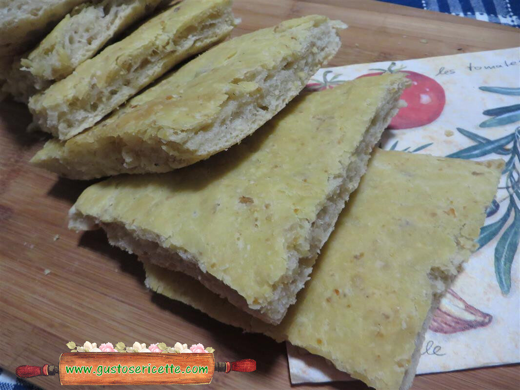 Focaccia con sfrizzoli di maiale
