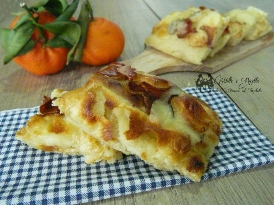 Focaccia con speck,scamorza e carciofini, a lunga lievitazione