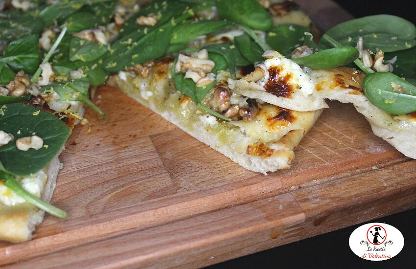 Focaccia con stracchino, spinacino e noci