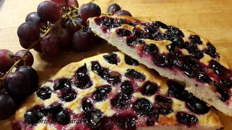 Focaccia con uva fragola – morbida……