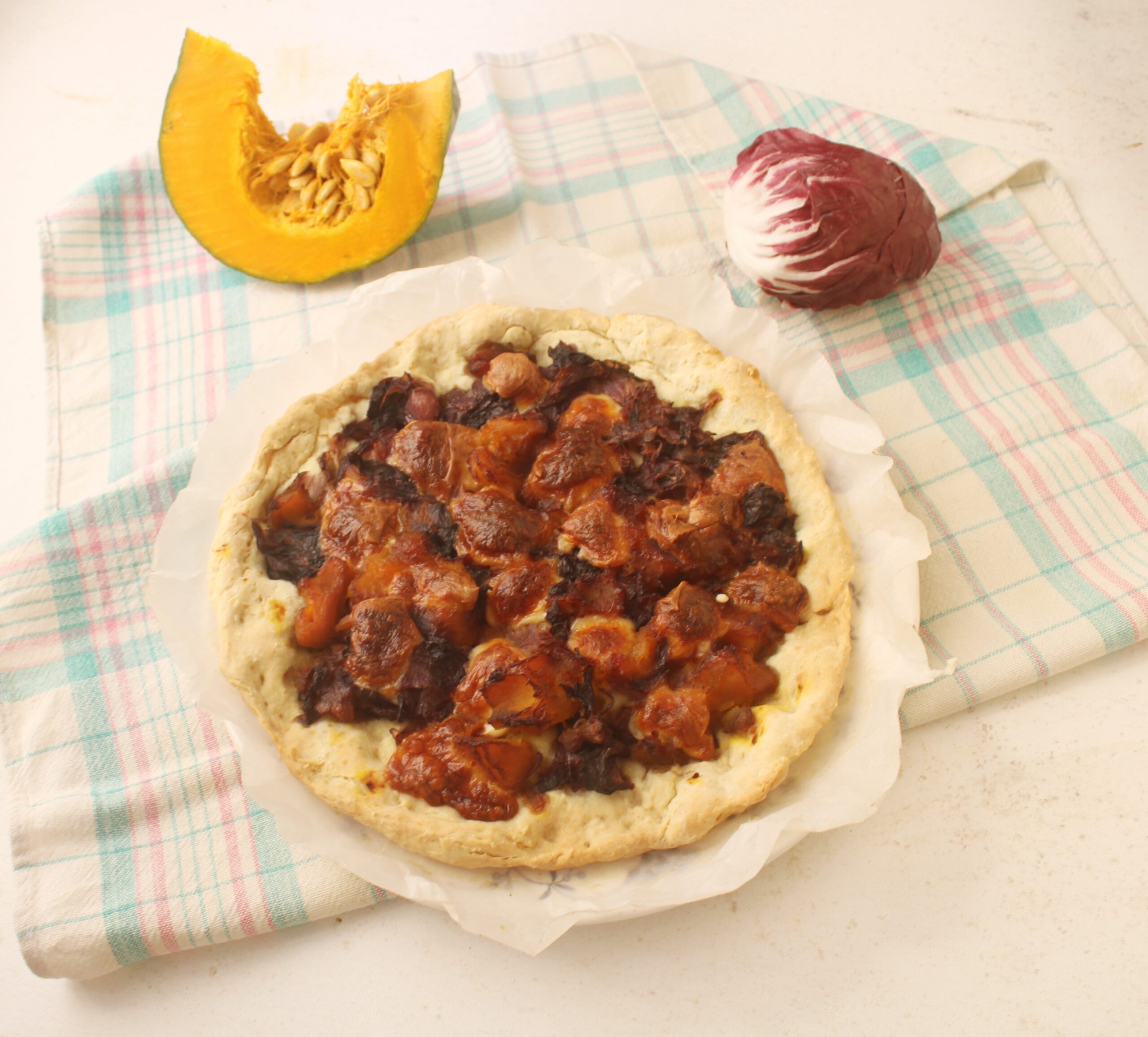 Focaccia con zucca e radicchio