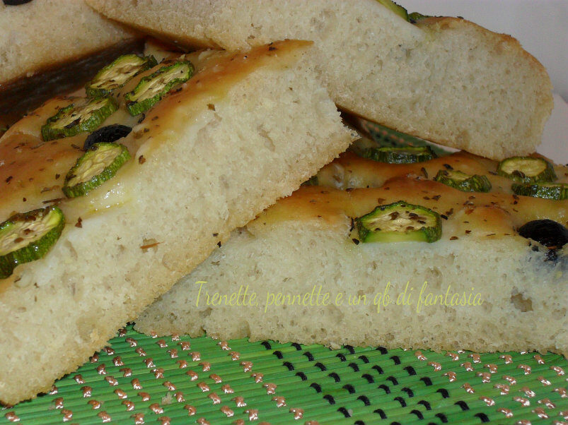 Focaccia con zucchine e olive