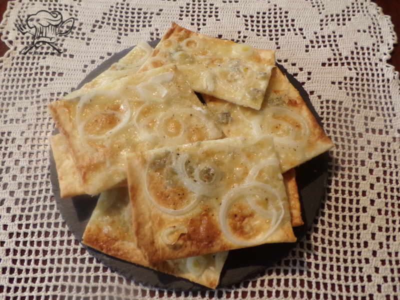 Focaccia croccante gorgonzola e cipolla