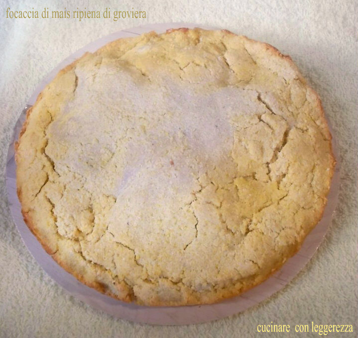 Focaccia di mais ripiena di groviera con lievito madre