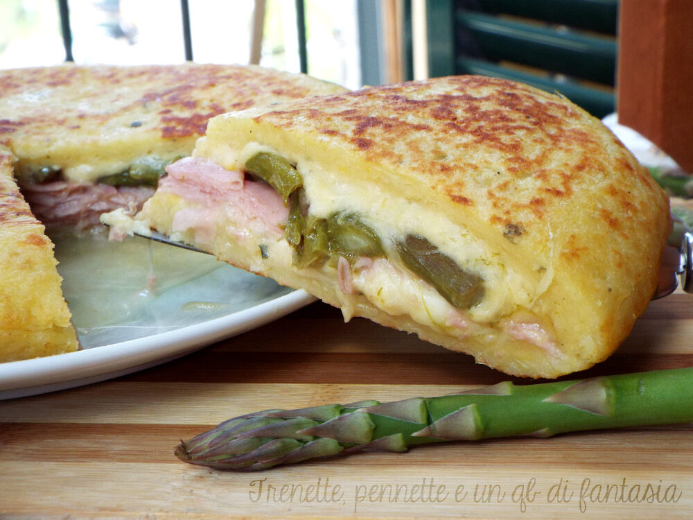 Focaccia di patate con asparagi e prosciutto..cotta in padella