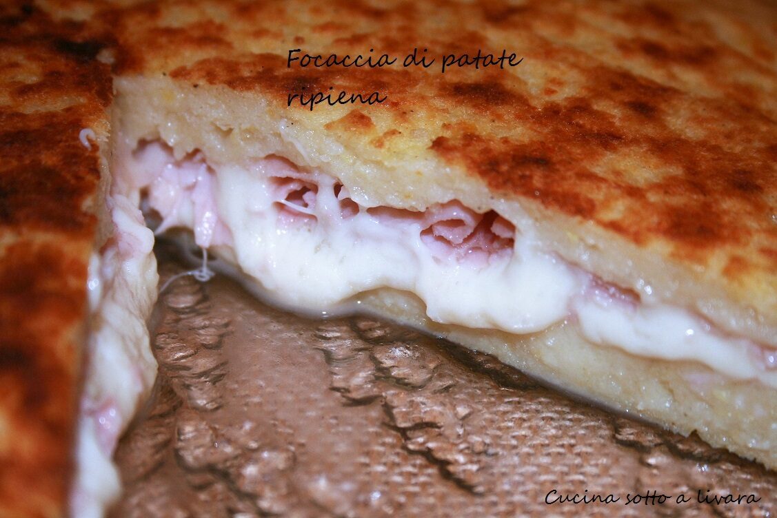 Focaccia di patate ripiena