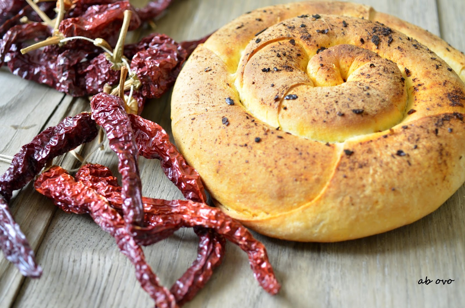 Focaccia di semola con polvere di peperoni cruschi