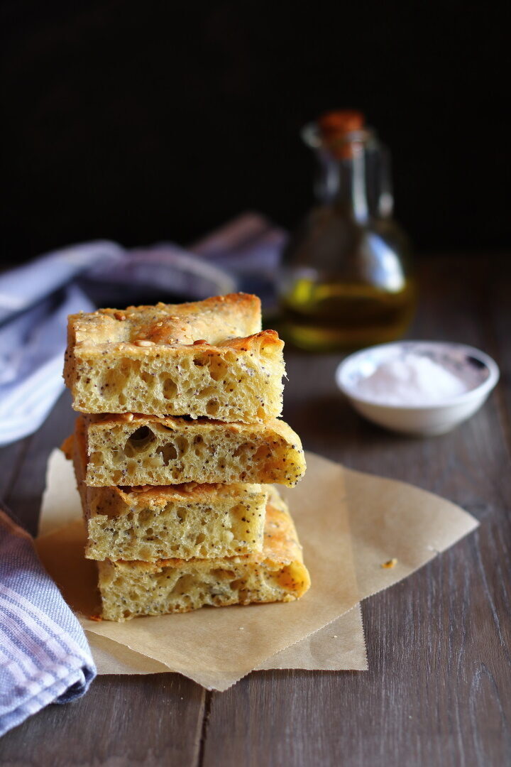 Focaccia di tritordeum con semi misti