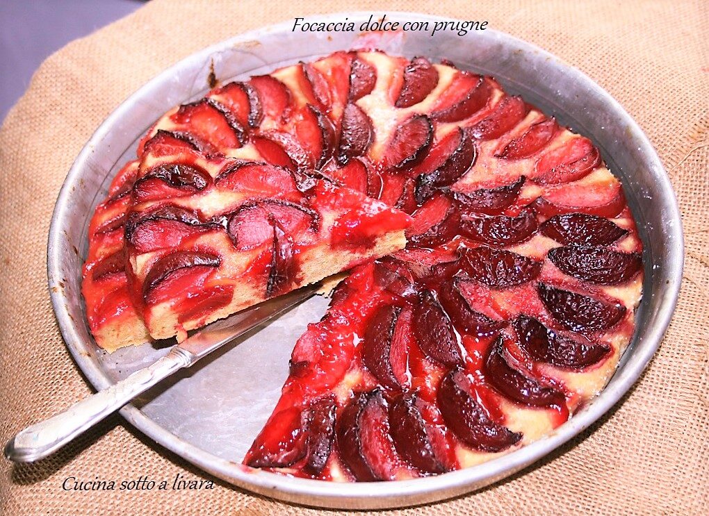 Focaccia dolce alle prugne