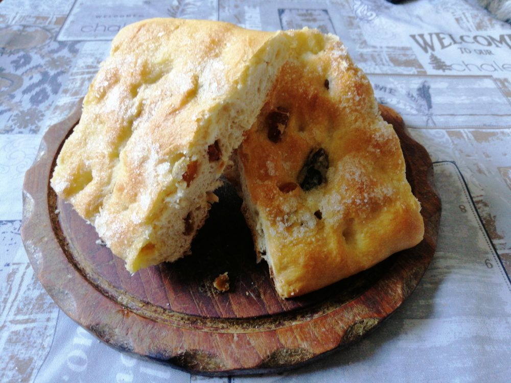 Focaccia dolce con uvetta