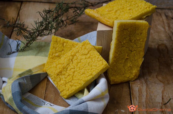 Focaccia farina di mais senza lievito – ricetta gluten free