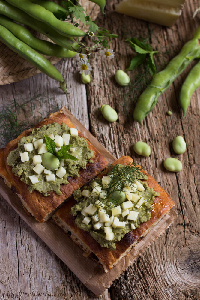 Focaccia fave e pecorino
