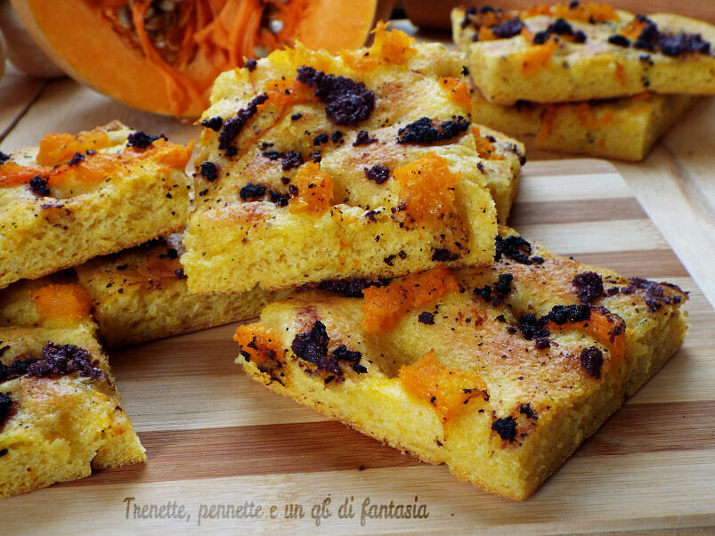 Focaccia gialla con zucca e olive