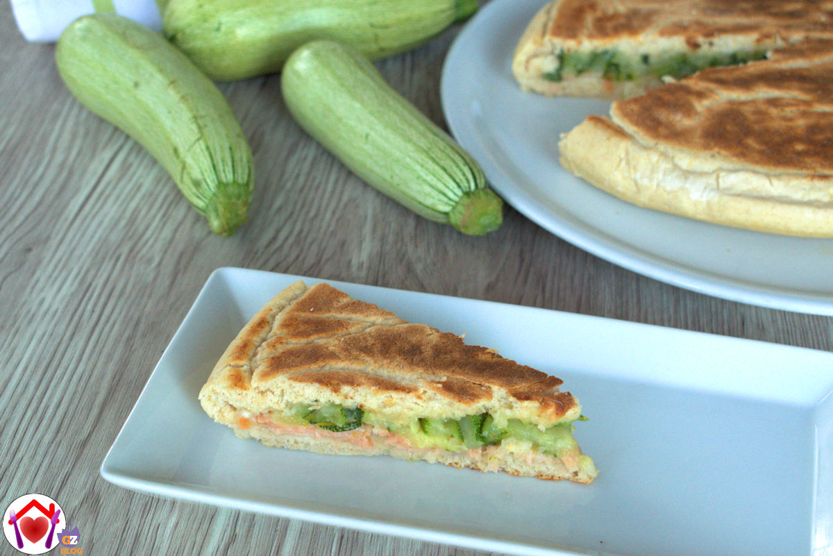 Focaccia in padella con salmone e zucchine