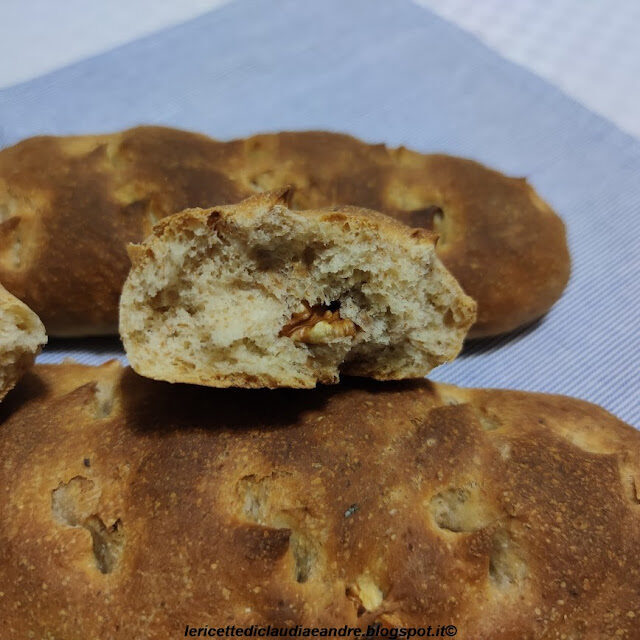 Focaccia integrale e pane alle noci