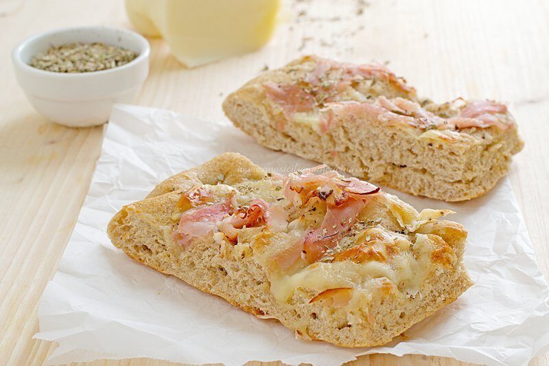 Focaccia integrale prosciutto e formaggio