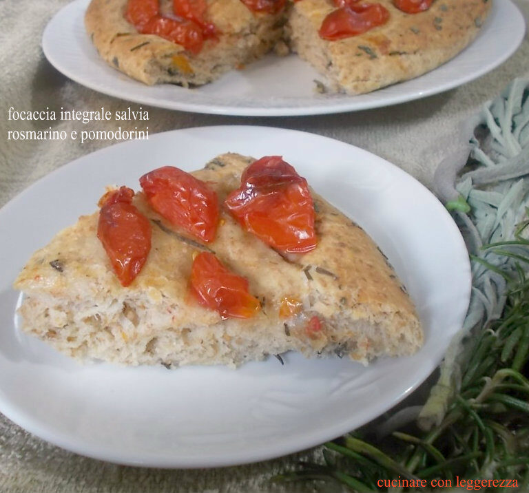 Focaccia integrale salvia rosmarino pomodorini con lievito madre