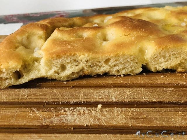 Focaccia locatelli (50 minuti di lievitazione) con il cuco moulinex