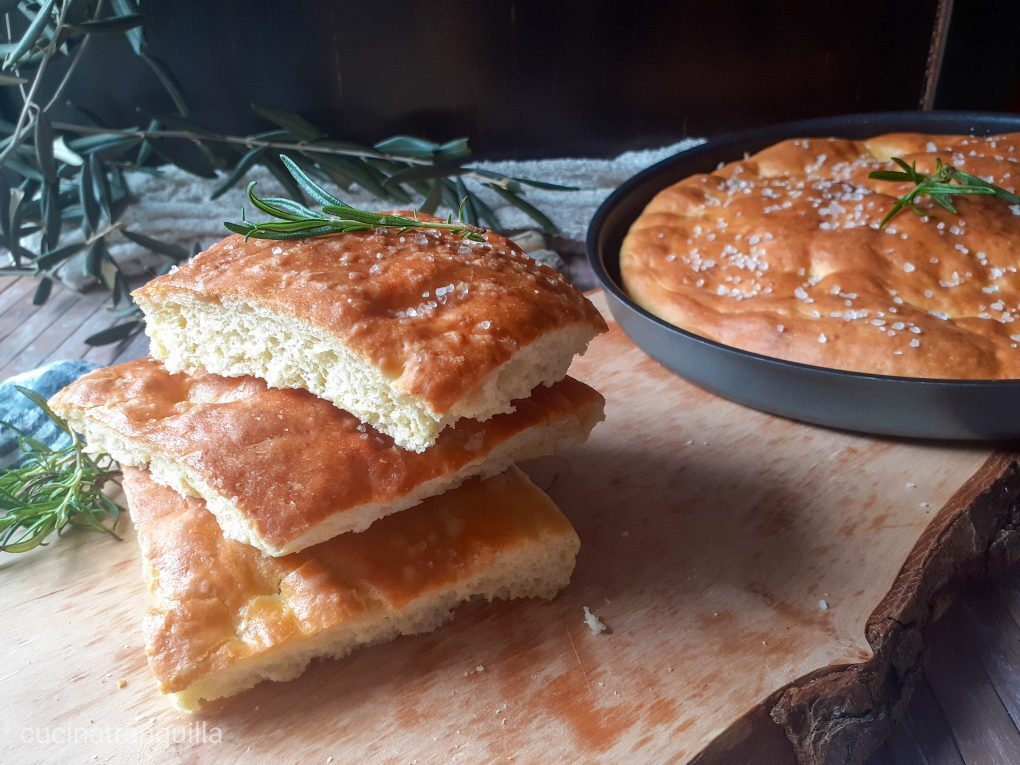 Focaccia morbida con sale grosso