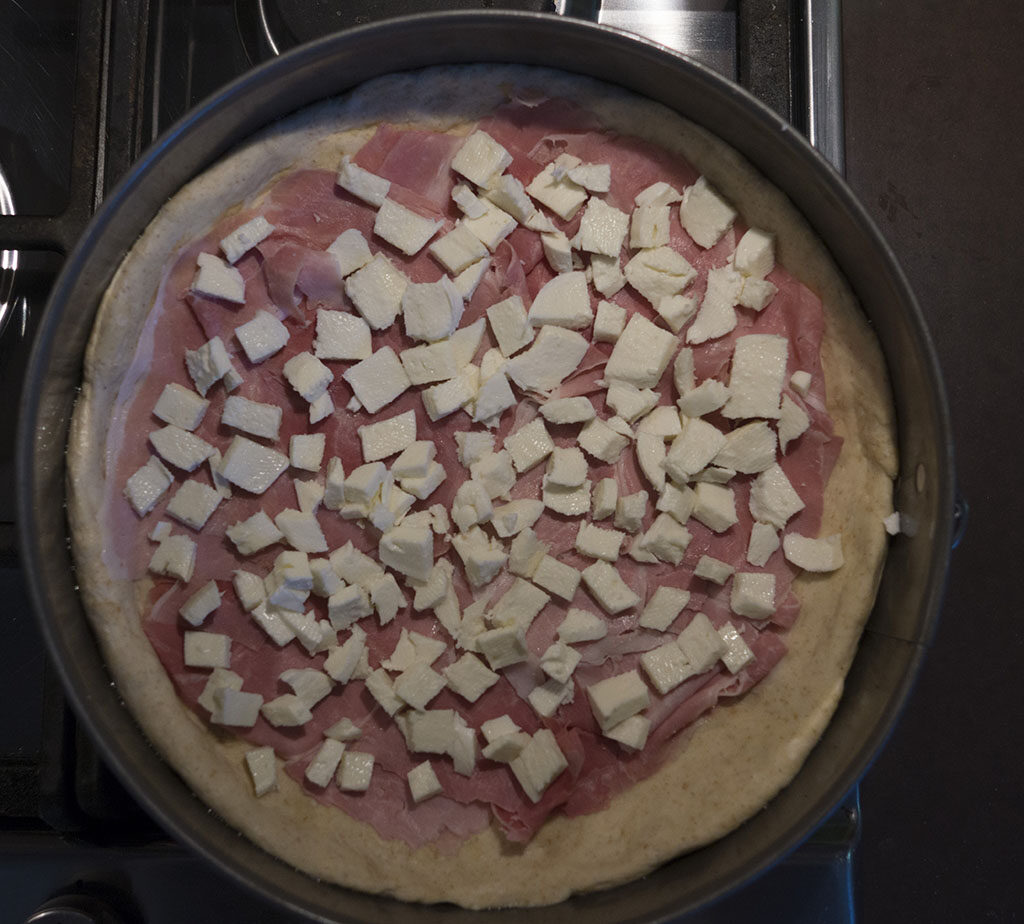 Focaccia mozzarella e prosciutto cotto