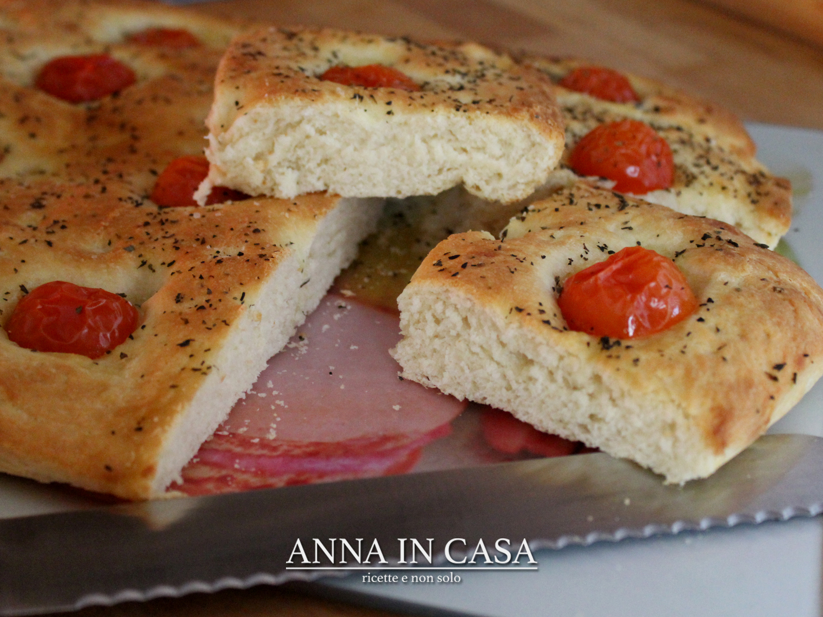 Focaccia pomodorini e origano