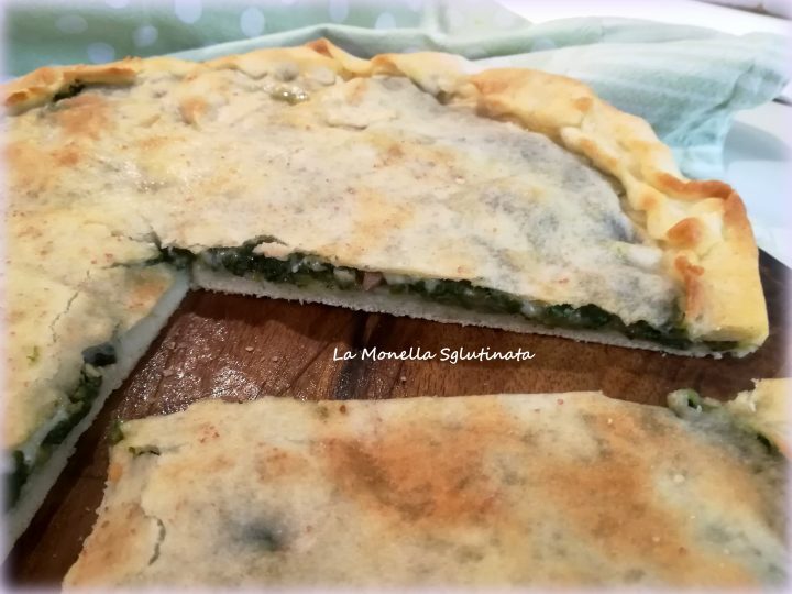 Focaccia ripiena di borragine,olive e mozzarella