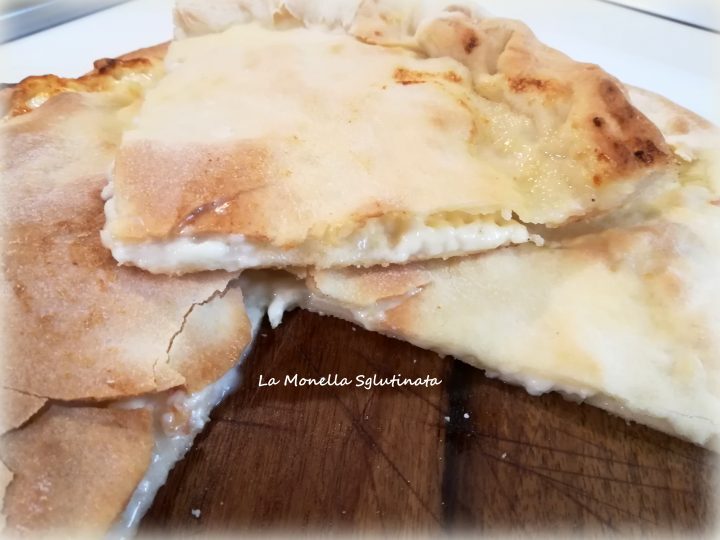 Focaccia ripiena di stracchino senza glutine