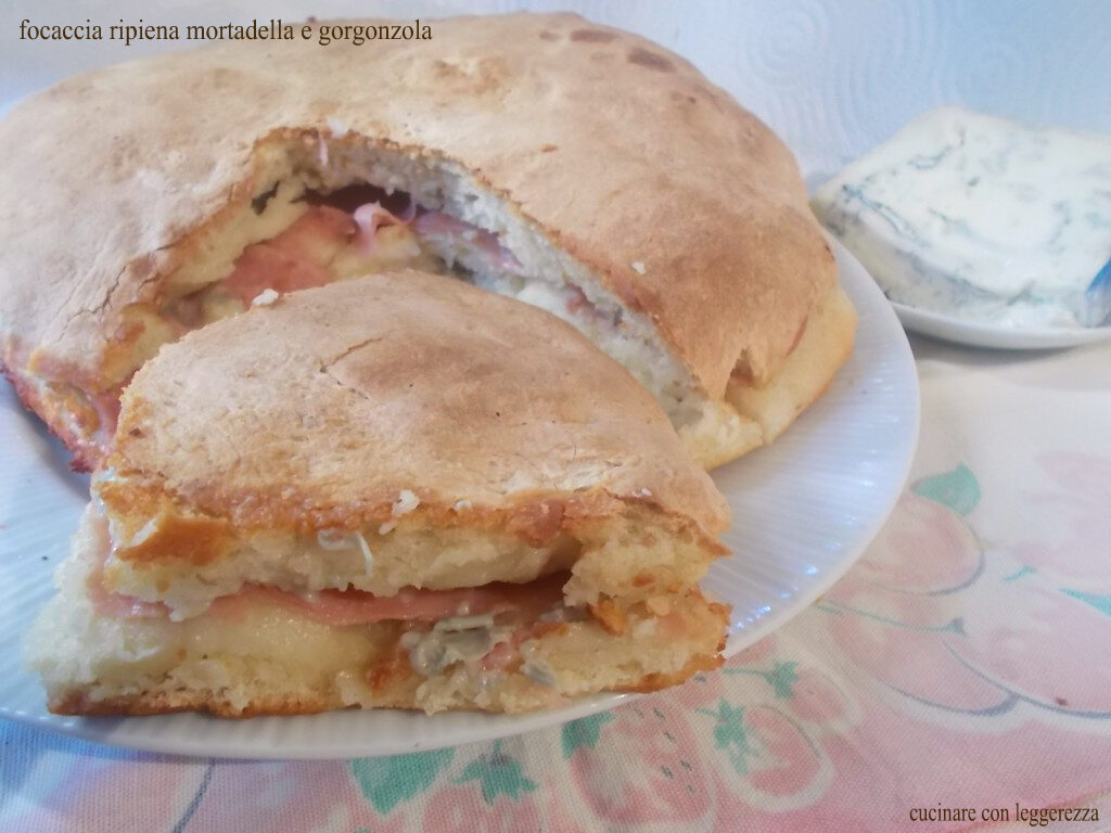 Focaccia ripiena mortadella e gorgonzola – lievito madre