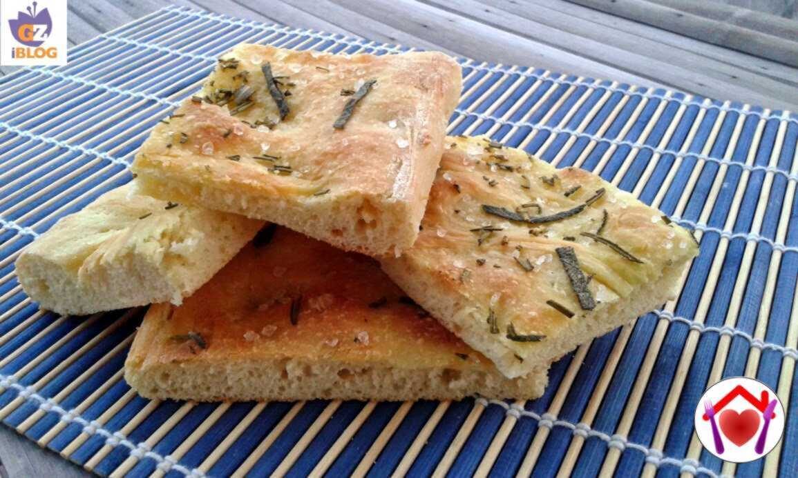 Focaccia salvia e rosmarino