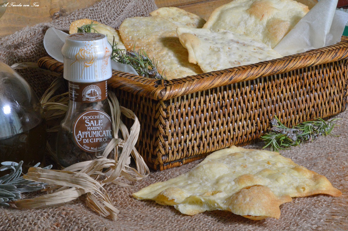 Focaccia schiacciata (schiacciatina) senza lievito ricetta furba