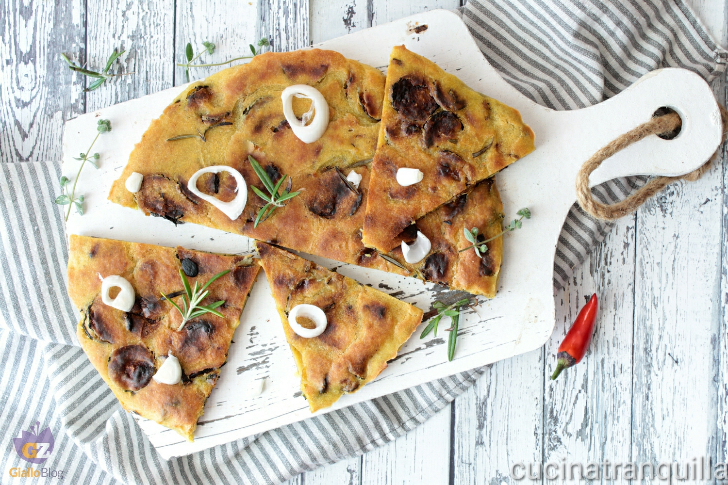Focaccia senza lievito con curry e zucchine