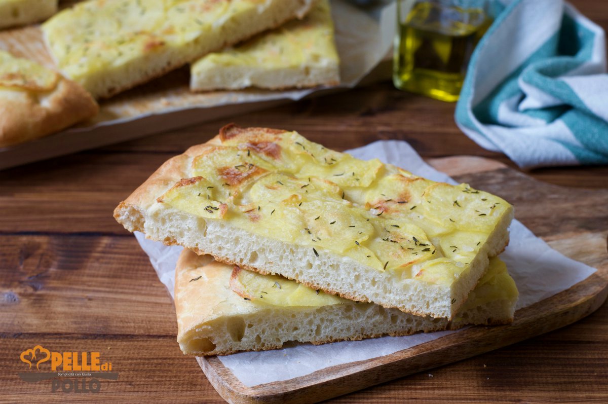 Focaccia soffice con patate e rosmarino