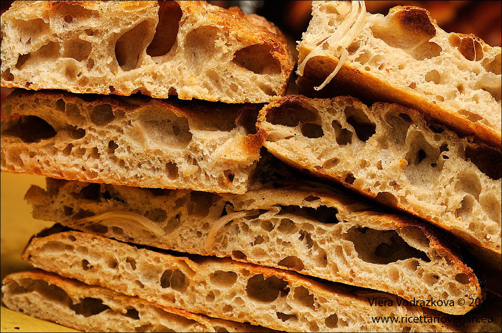 Focaccia solo farro alle cipolle e acqua Lievo