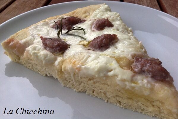 Focaccia stracchino e salciccia