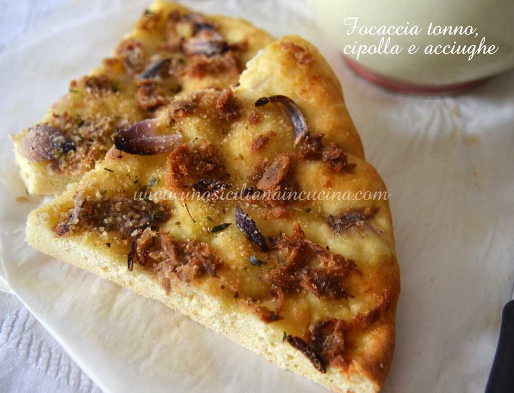 Focaccia tonno cipolla acciughe