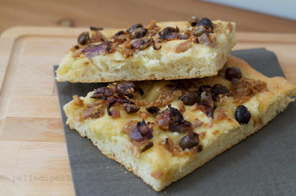 Focaccia tonno e cipolle alta e soffice