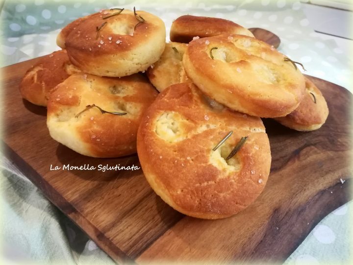 Focaccine con farina di ceci