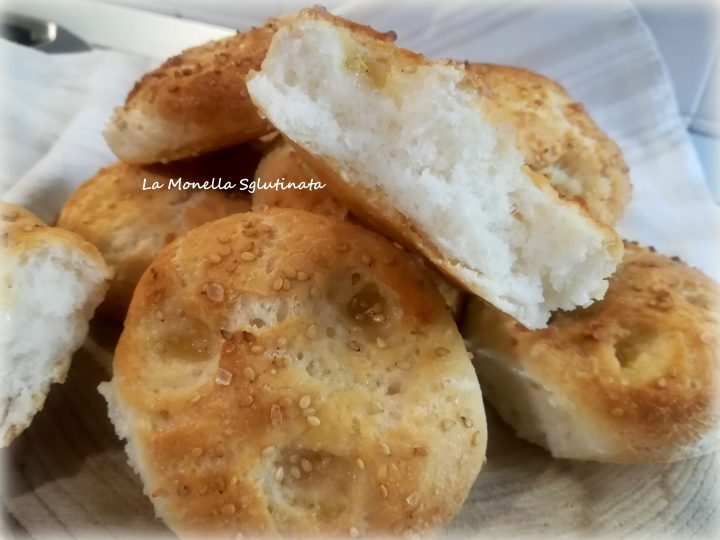 Focaccine con farina di tapioca e semi di sesamo
