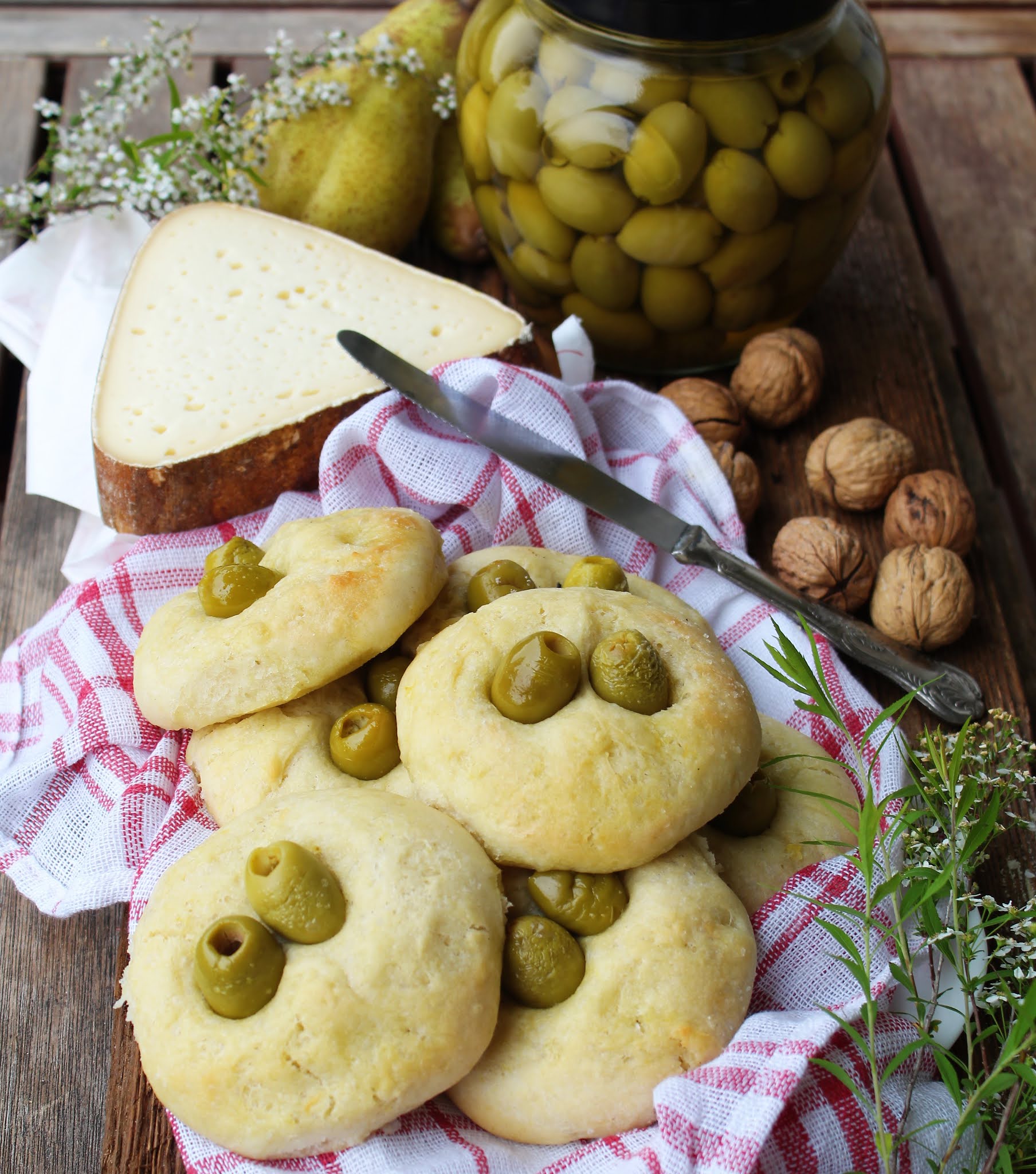 Focaccine di patata con le olive