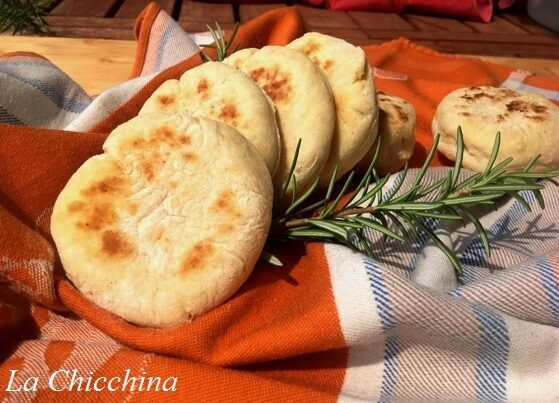 Focaccine in padella (aiuto ho finito il pane!!!)