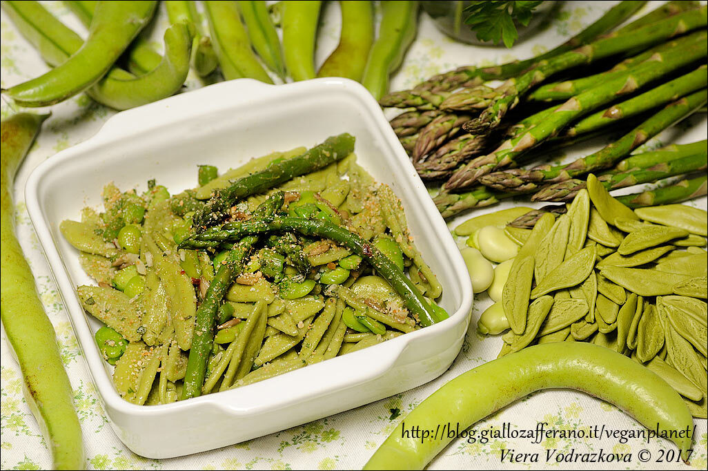 Foglie d’ulivo alle fave e asparagi