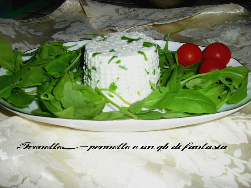 Formaggio fatto in casa con rucola