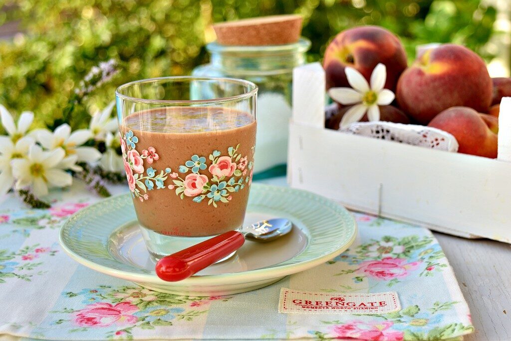 Frappè alla pesca, banana e cioccolato, sano e goloso!