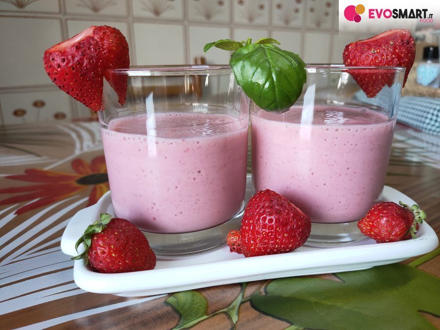 Frappè alle fragole senza lattosio: ricetta semplice e veloce!