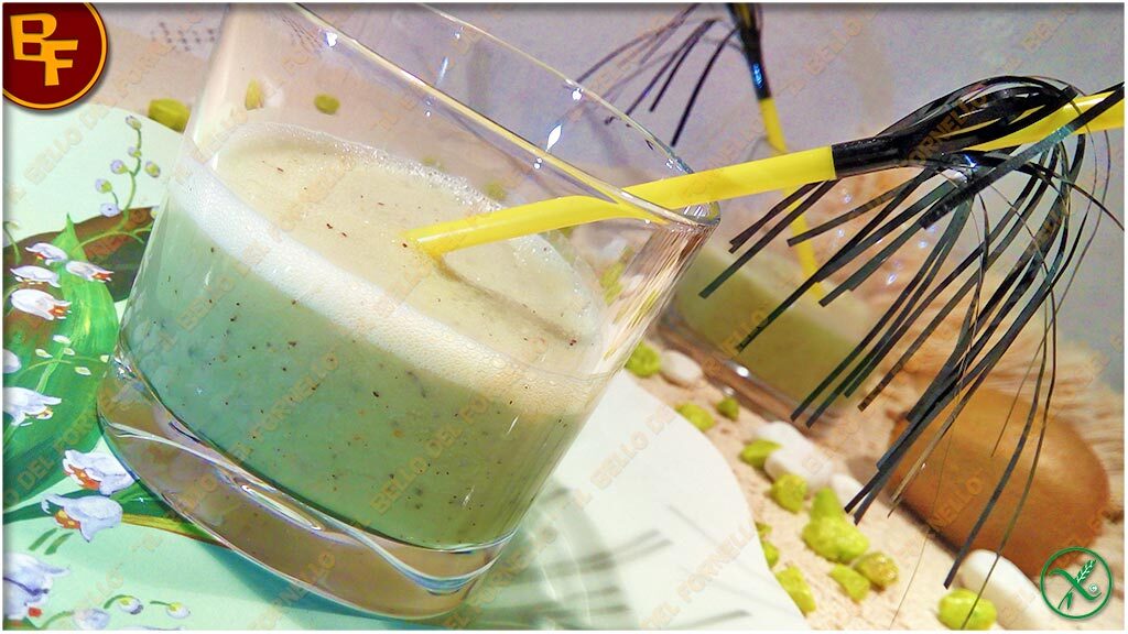 Frappé con latte di mandorla e kiwi yogurt e miele