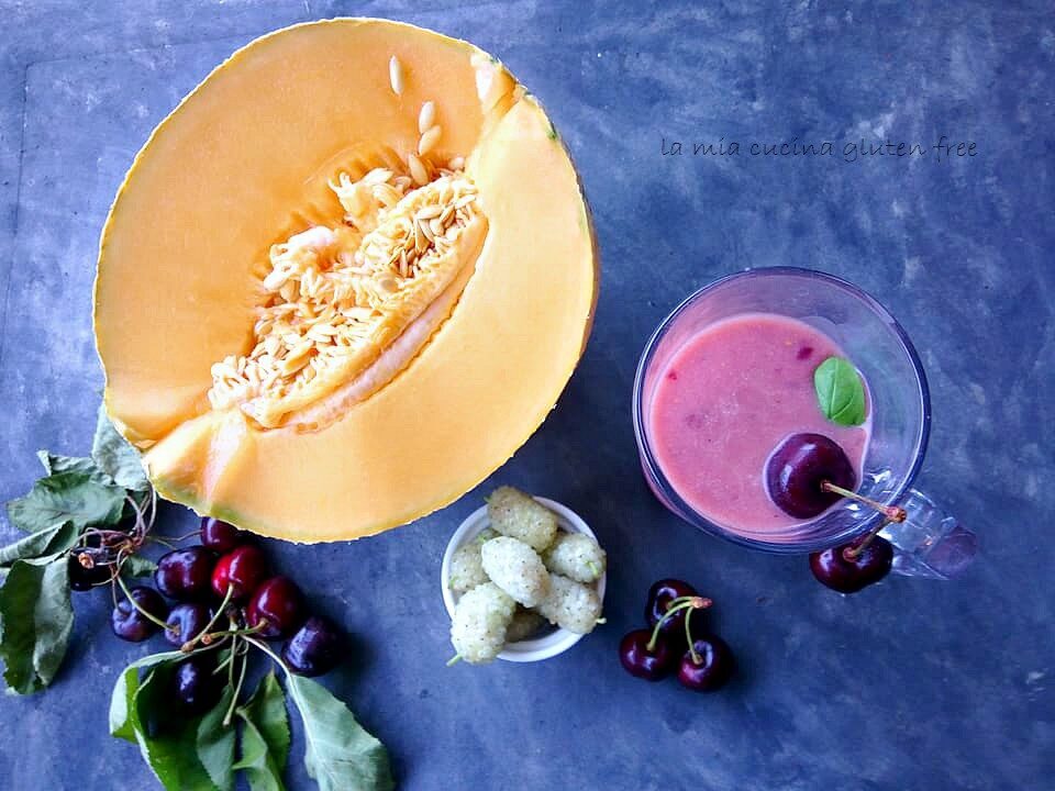Frappè con yogurt e frutta fresca