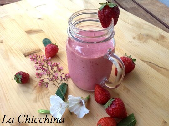 Frappè o milkshake alla fragola