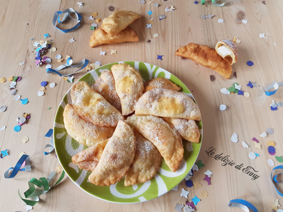 Fraviole ripiene con ricotta e cannella